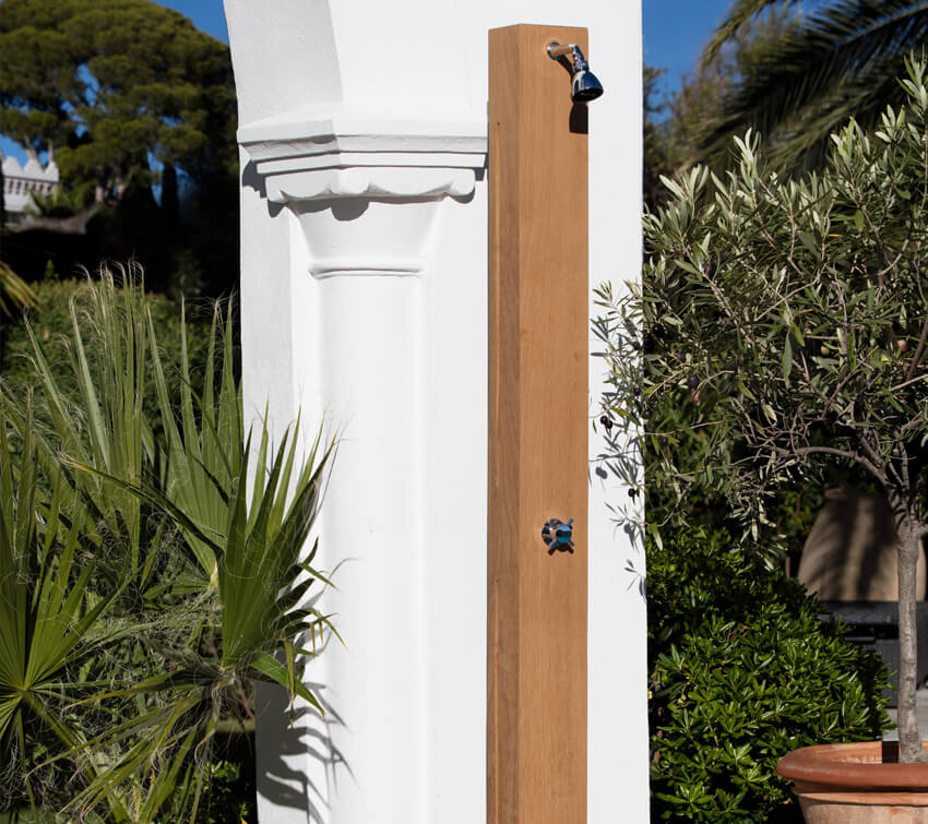Comment entretenir sa douche en bois de teck?